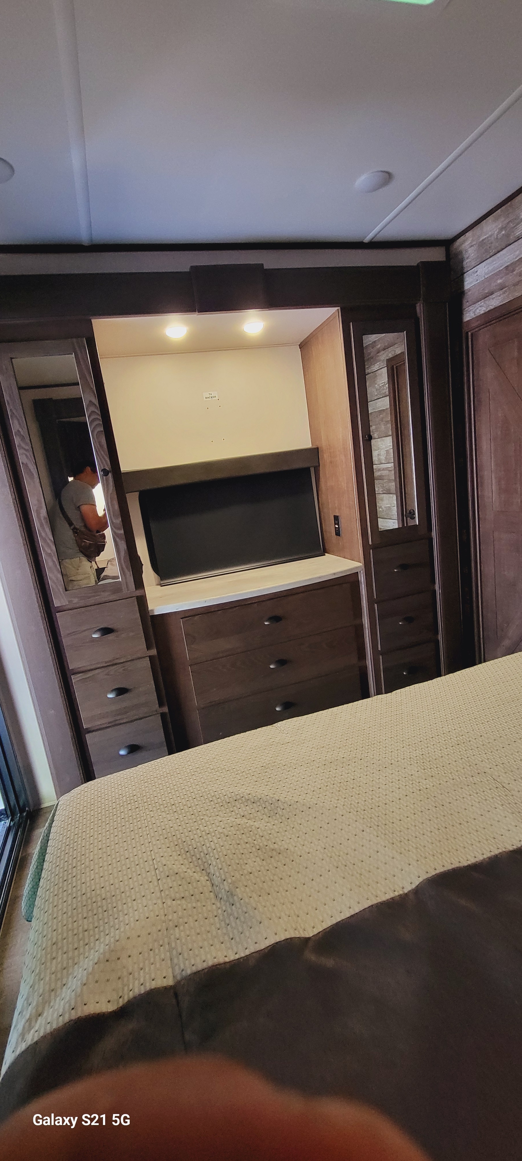 ToyHauler XLR 3310 2020 35' Night Floor Plan